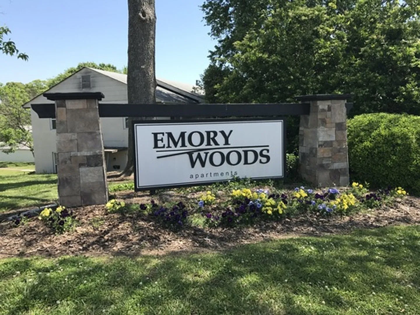 Emory Woods Apartments — Photo 1