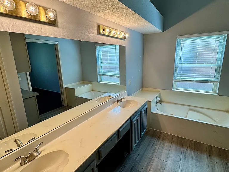 4415 Seville Ln — Photo 10