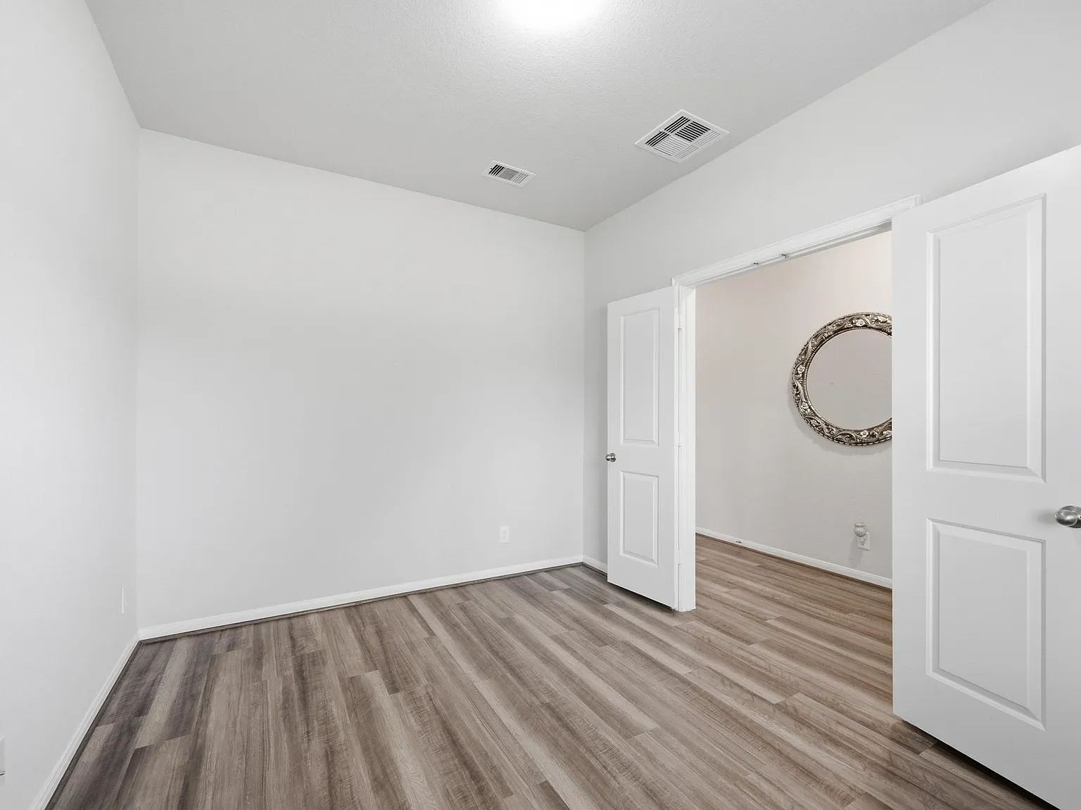 4 bed, 2.5 bath, 2513 sqft, $3,000 — Photo 3