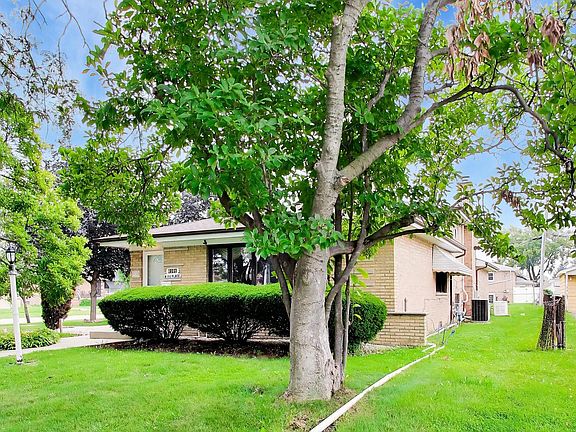 4th image of 6101 W 80th Pl