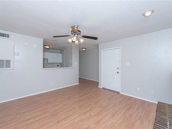 5th image of 1901 Holleman Dr #404