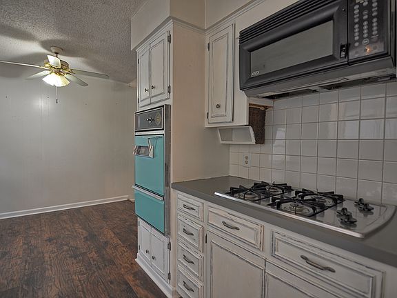 3rd image of 2109 York Dr