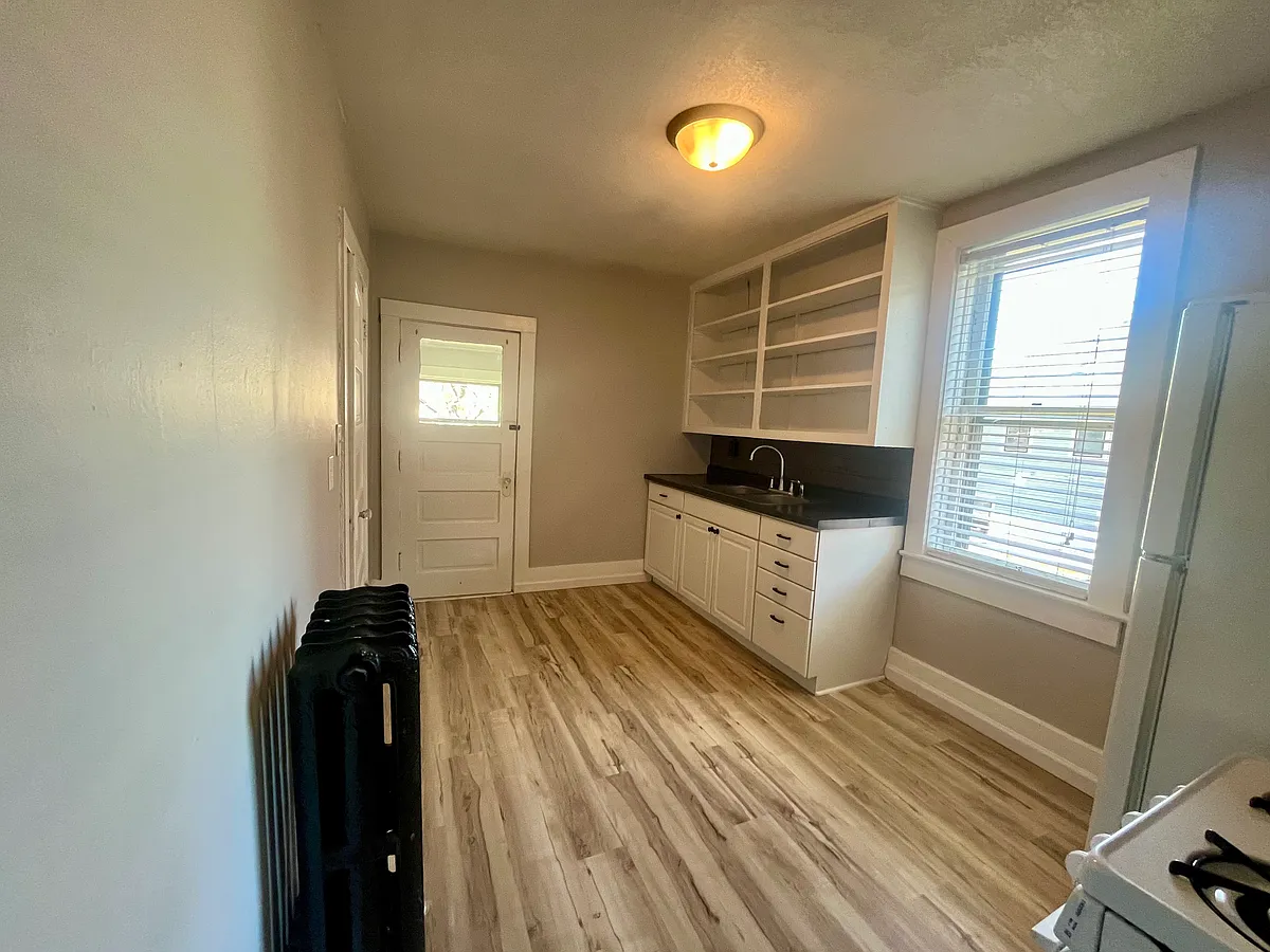 Building Photo - 1114 W Jefferson Blvd #3