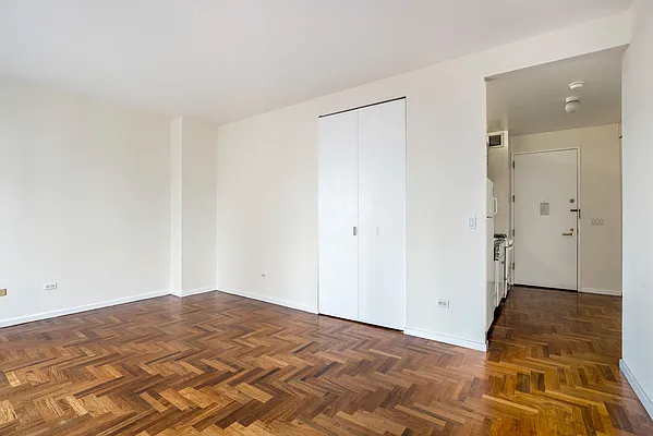 Rented by R New York | media 3