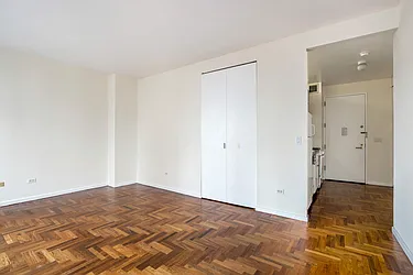 Rented by R New York