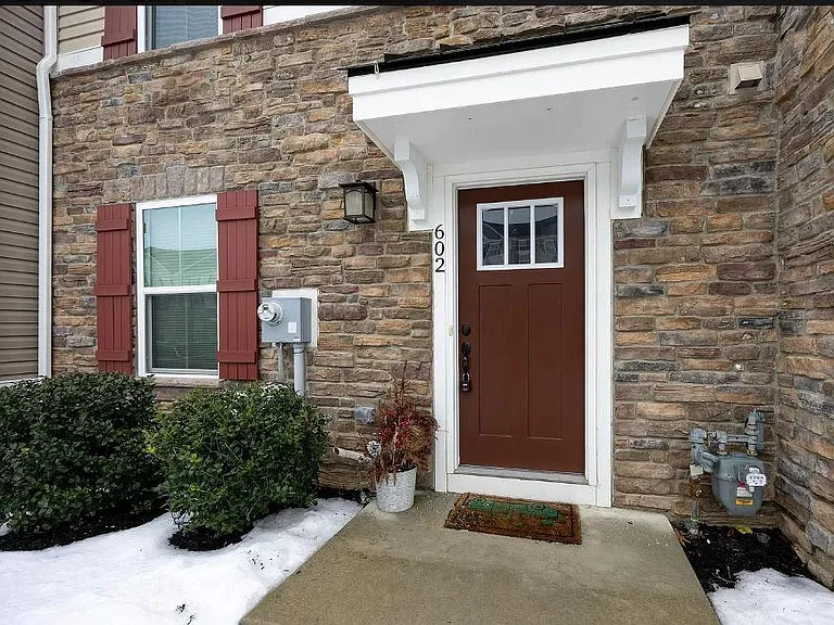 602 Holywell Dr — Photo 4