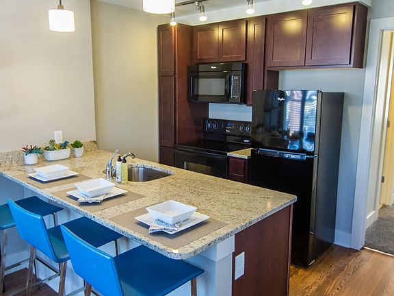5th image of 2217 Howard St APT 201