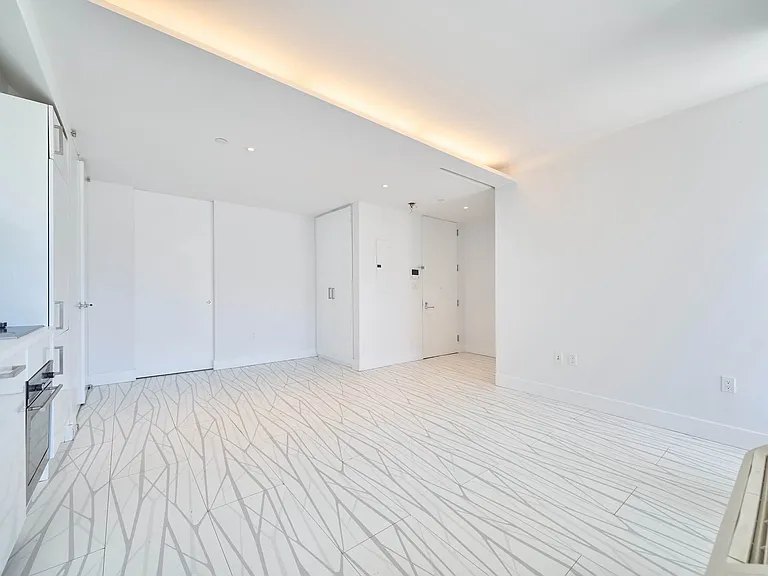 329 Pleasant Ave #6B — Photo 3