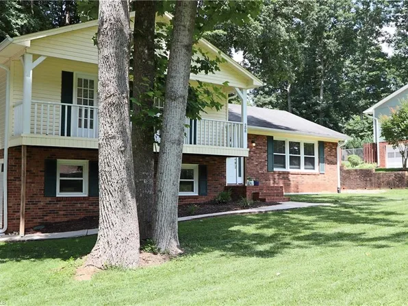 208 Brentwood Dr, Advance, NC 27006