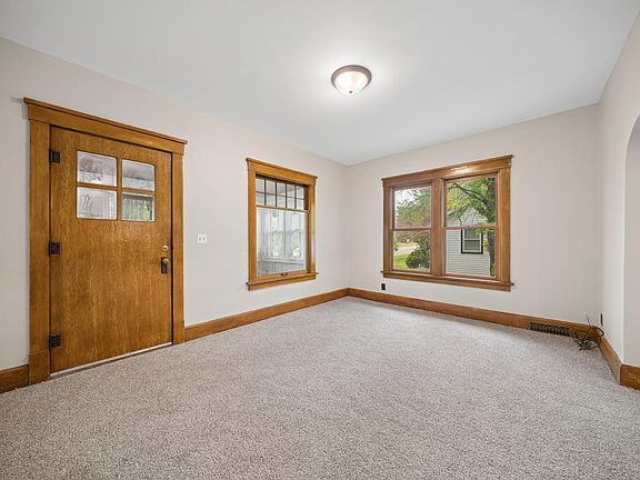 5th image of 390 McGrann St