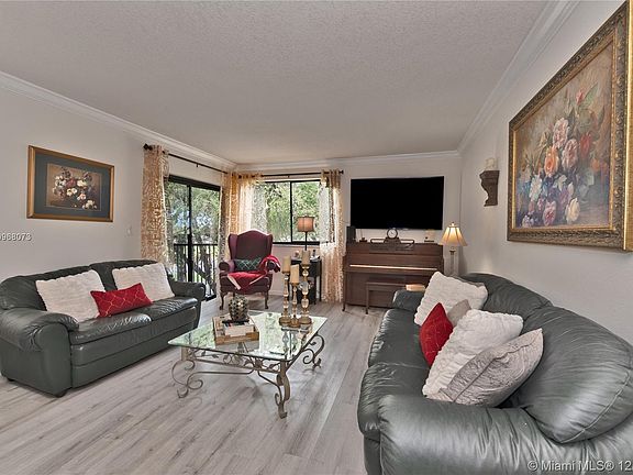 3rd image of 185 Lakeview Dr APT 201