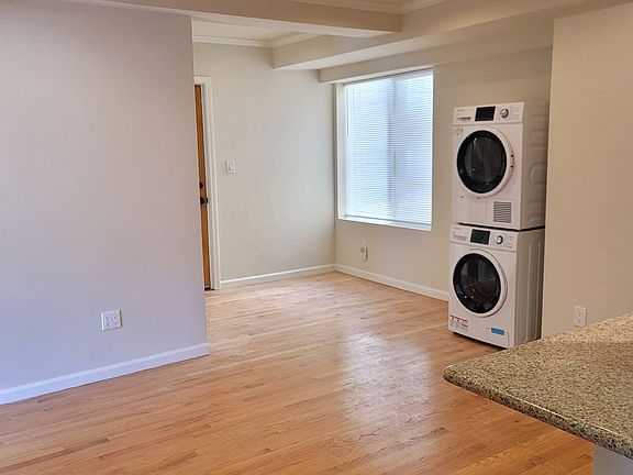 3rd image of 1461 Sacramento St