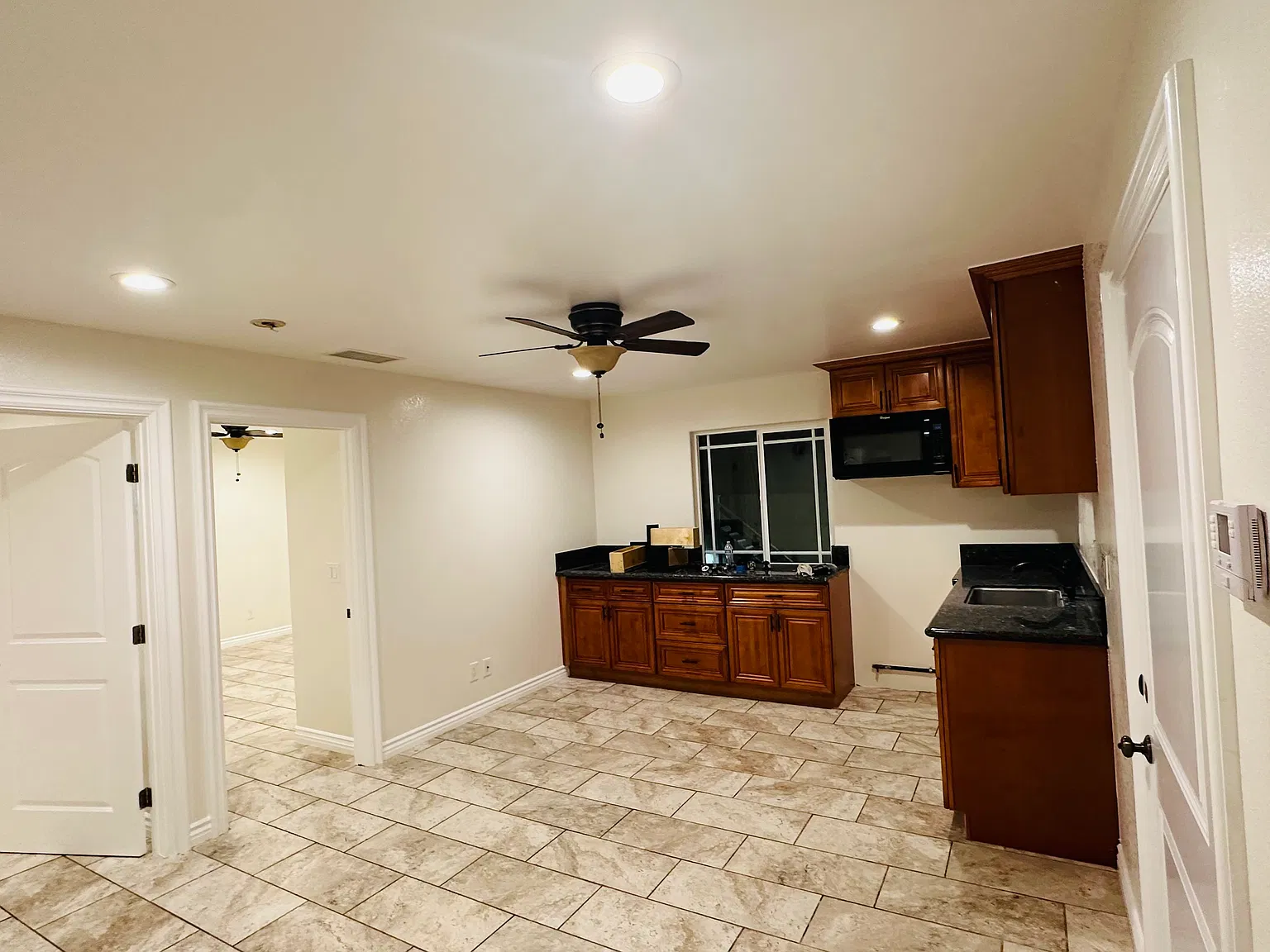 2 bed, 672 sqft, $2,100 — Photo 2