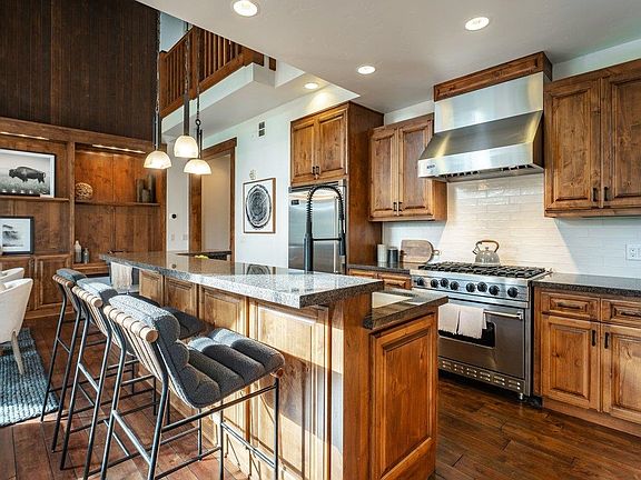 5th image of 7401 Larkspur Ln
