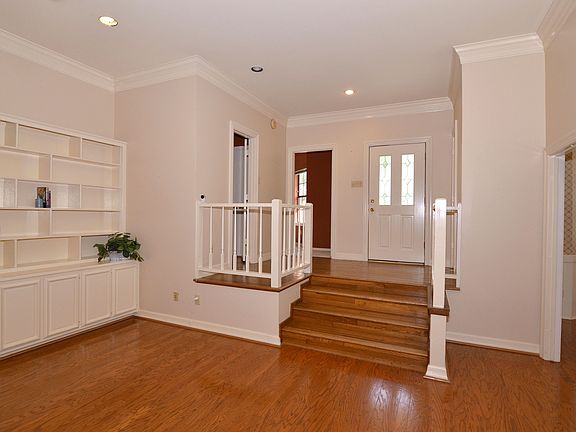 03FOYER.JPG