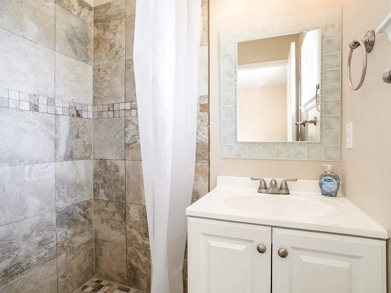 2203 Beech Ct — Photo 4
