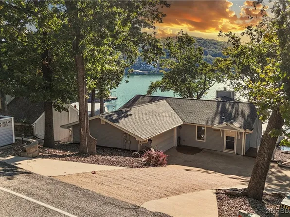 60 Kings Ln, Lake Ozark, MO 65049