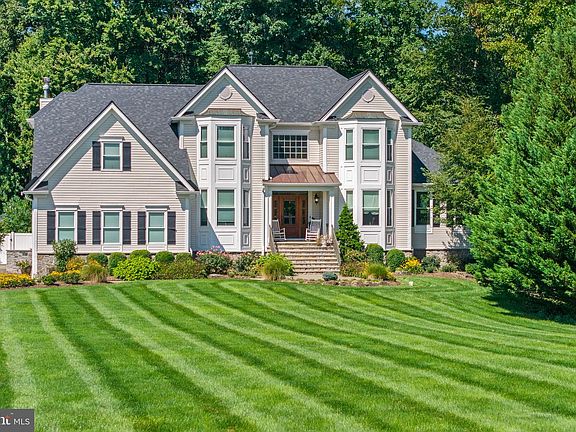 2nd image of 20 Hankins Farm Rd