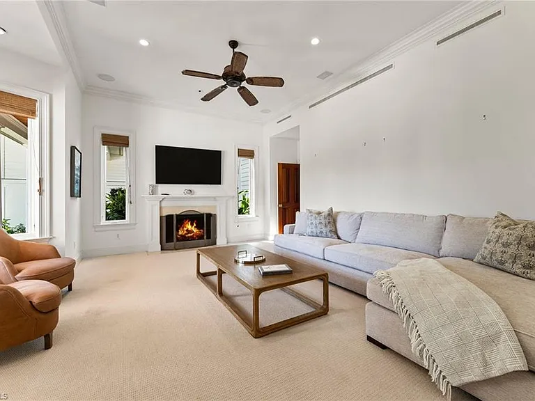2325 Lantern Ln — Photo 24