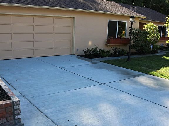 3rd image of 501 La Mesa Dr