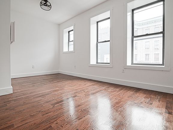 3rd image of 272 Sumpter St #2A