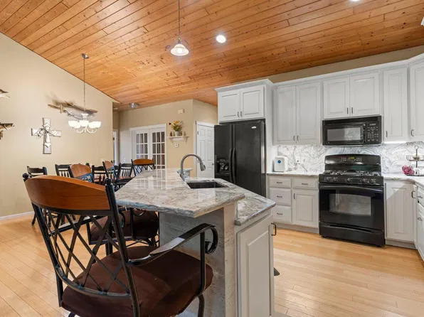 449 Roosevelt Dr, Dresser, WI 54009