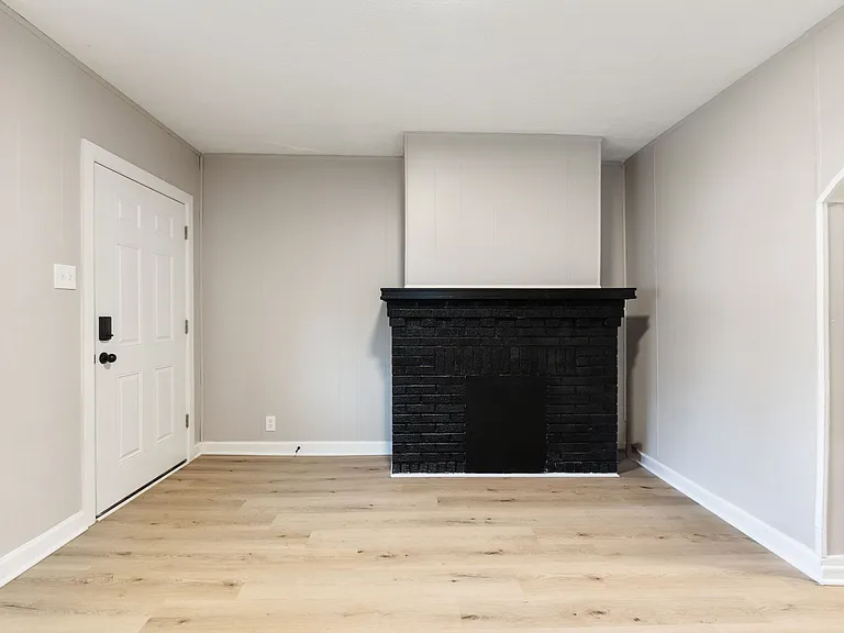 2045 Briarwood Ave — Photo 3