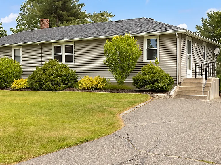 42 Neillian St — Photo 1
