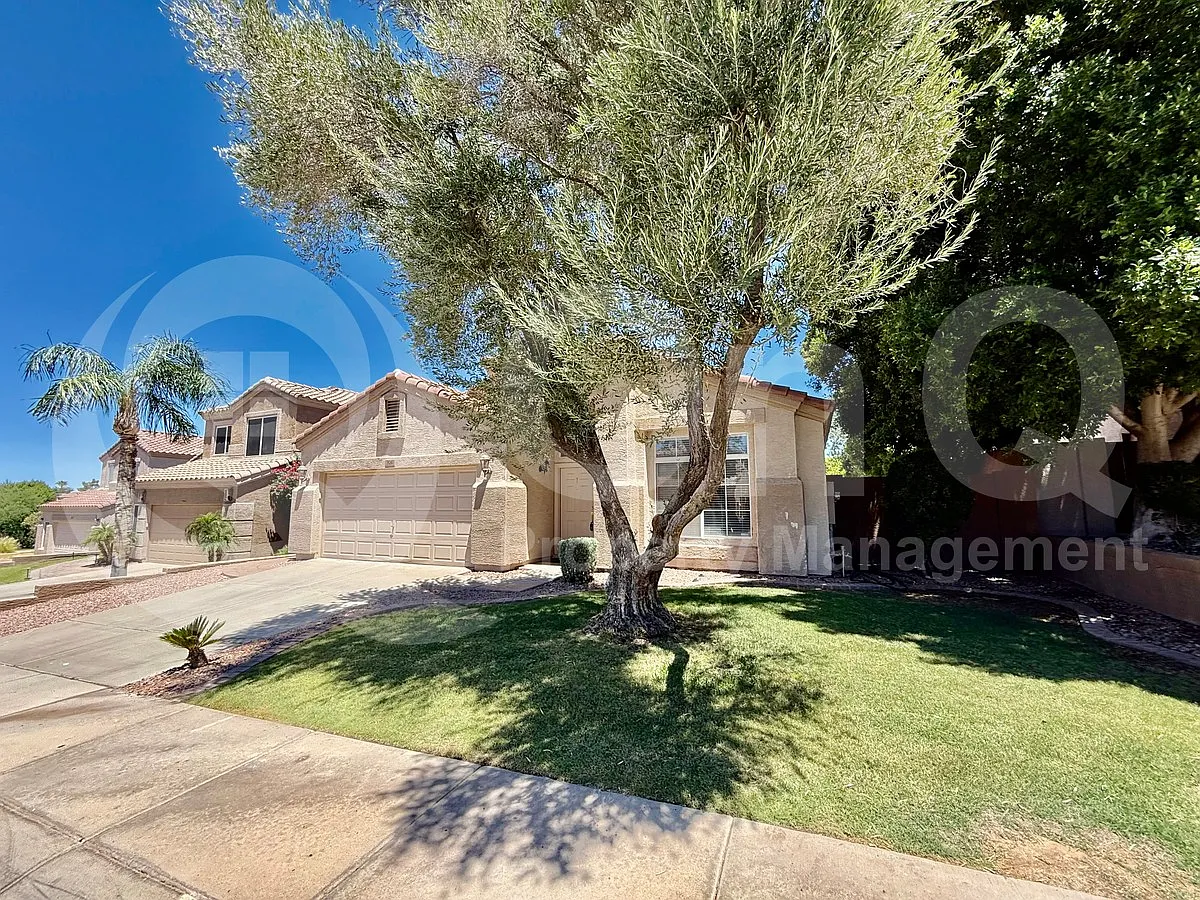 3 bed, 2.0 bath, 1899 sqft, $2,549 — Photo 3
