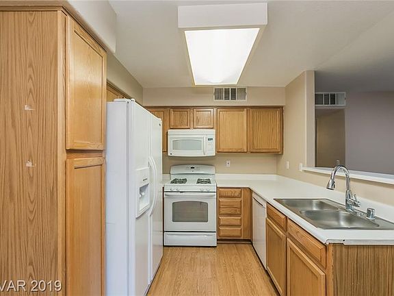 4th image of 3068 Tarpon Dr Unit 202