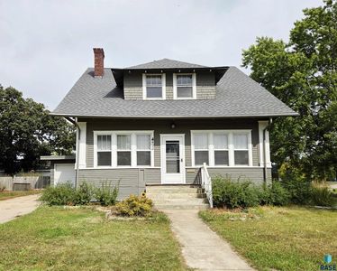 420 NE 1st St, Madison, SD, 57042