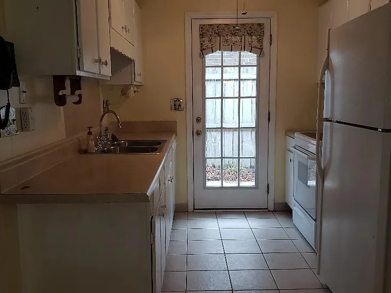 1730 Raoul Wallenberg Blvd — Photo 10