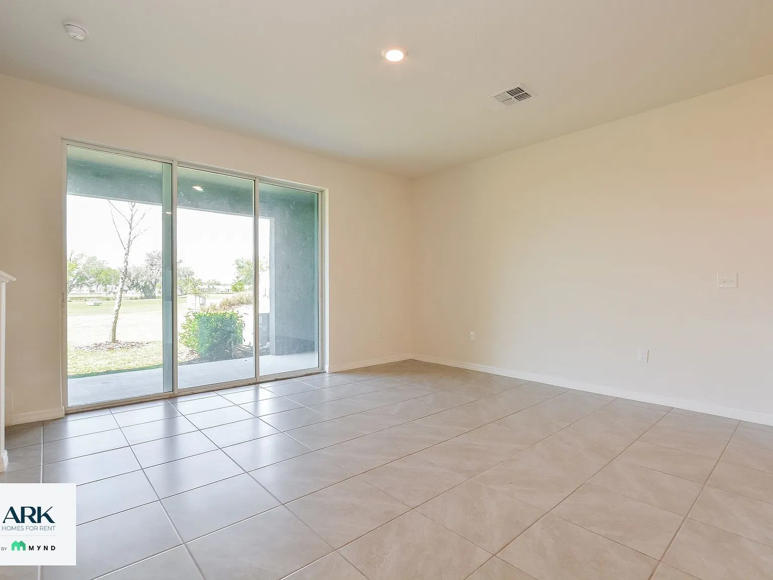 3 bed, 2.0 bath, 1673 sqft, $2,015 — Photo 3