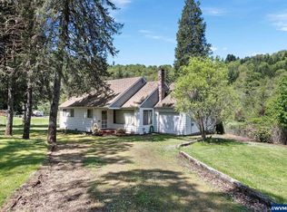 8724 Hayhurst Rd, Yoncalla, OR 97499