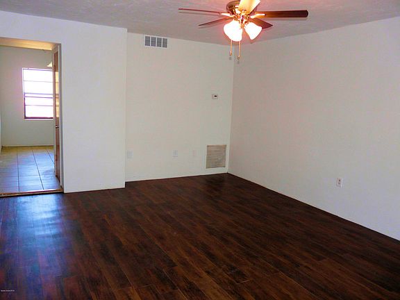 4th image of 1030 Park Dr APT 4