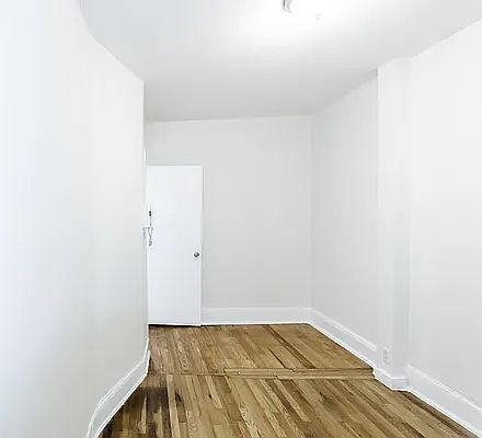 5th image of 407 W 49th St APT 3W