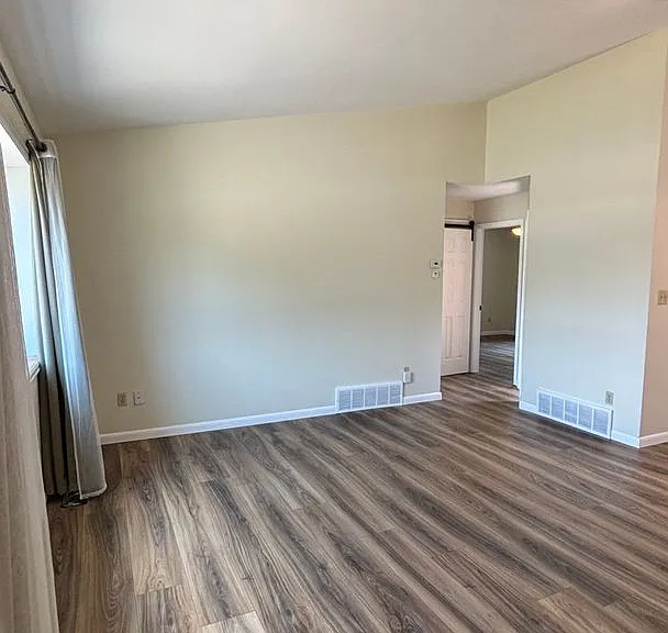 2525 Broadway St — Photo 9