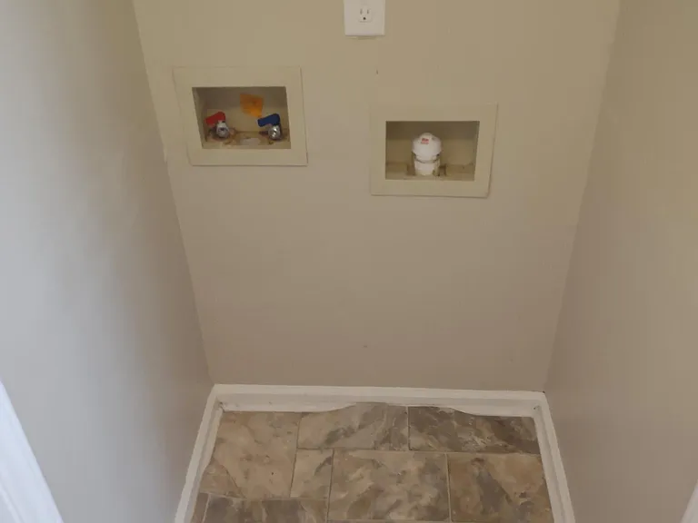 652 Connors Cv — Photo 8