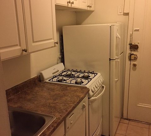 2nd image of 304 E 38th St APT Bg