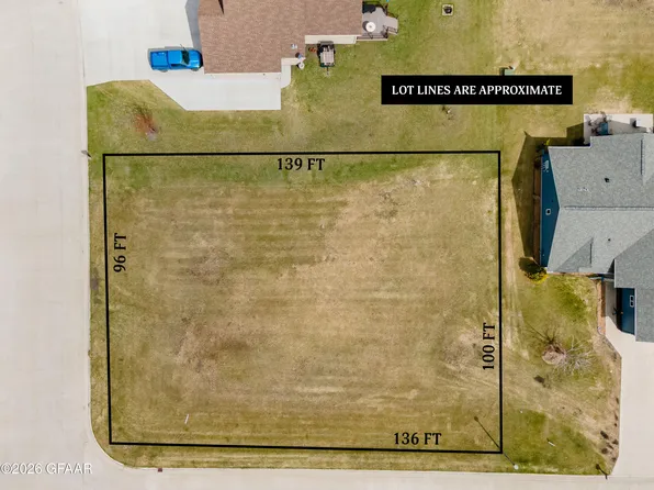 2546 Saint Andrews Dr NW, East Grand Forks, MN 56721