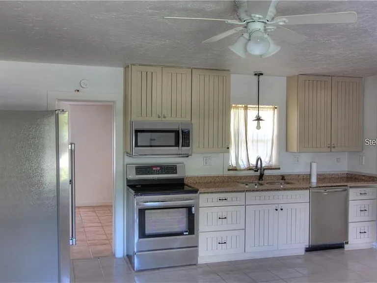 613 Shore Rd — Photo 2