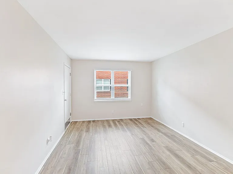 Germantown Village Apartments — Photo 8