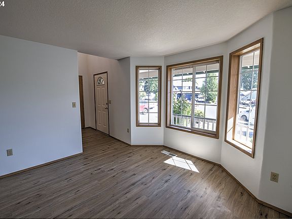 5th image of 6412 NE 105th Cir