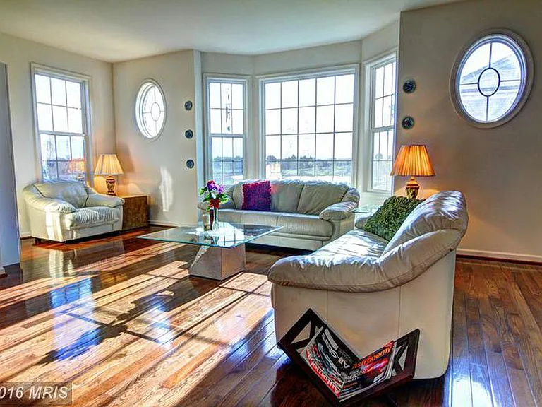 25095 Croxley Green Sq — Photo 5