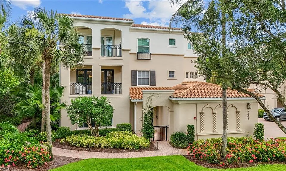 2805 Tiburon Blvd E #102
