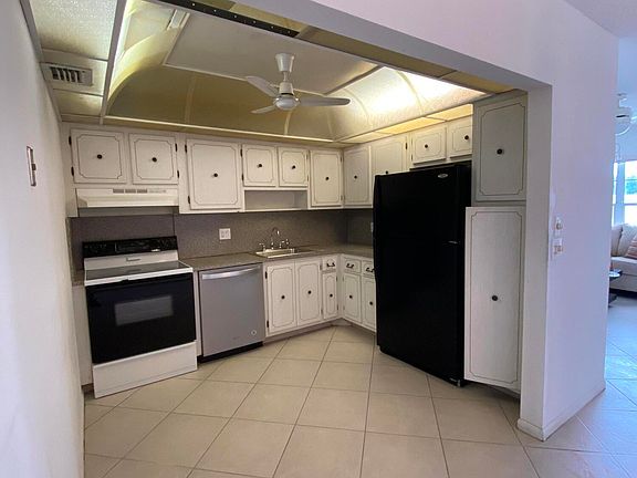 4th image of 311 Wellington C