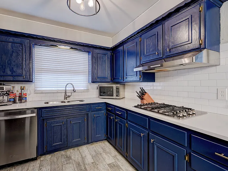 1909 Lanesboro Dr — Photo 5