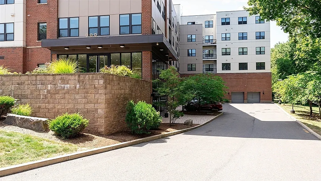 2 bed, 1247 sqft, $3,595 — Photo 4