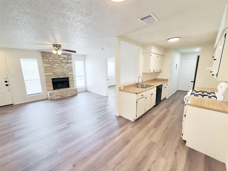 2305 Whitlow Cv — Photo 2