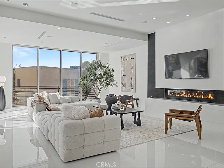 9459 Beverly Crest Dr — Photo 16